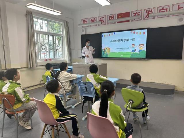 健康知识进校园 秋季防疫护成长——太白县王家堎镇中心卫生院开展进校园讲座活动